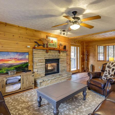 Villa Pet-Friendly Gatlinburg Retreat With Hot Tub! Exterior foto